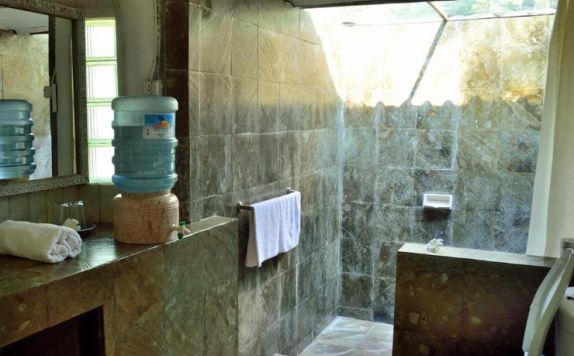 Bathroom di Gazebo Meno Lombok