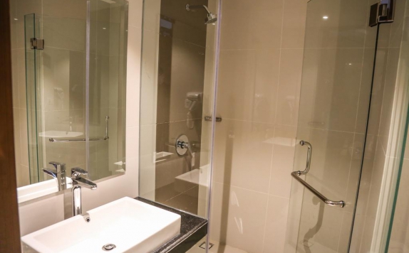 Bathroom di Gets Hotel Semarang