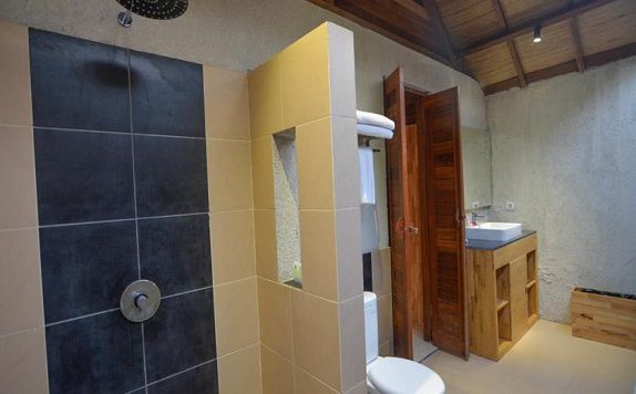 Bathroom di Gili Air Lagoon Resort