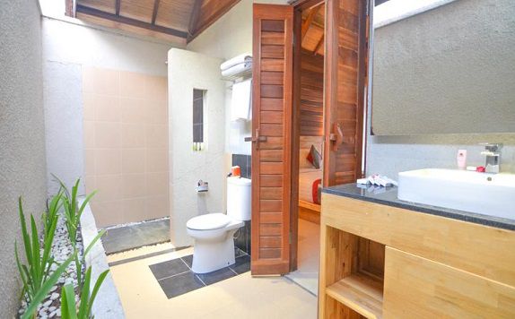 Bathroom di Gili Air Lagoon Resort