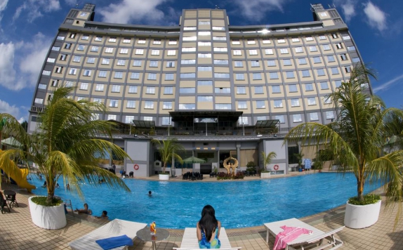 Swimming pool di Golden View Hotel
