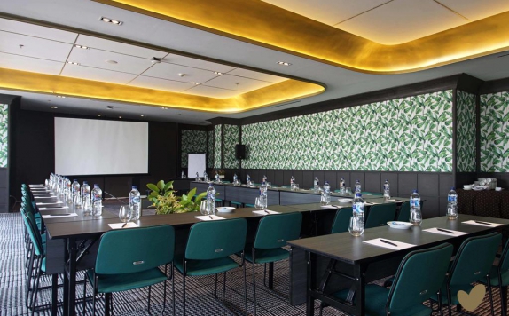 Meeting room di Goodrich Suites Kemang by ARTOTEL