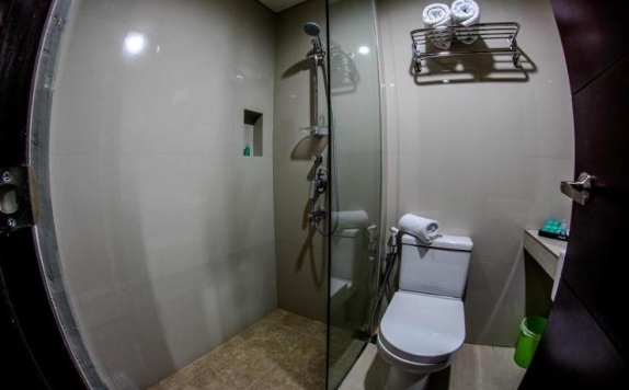 Bathroom di Grage Hotel Malang