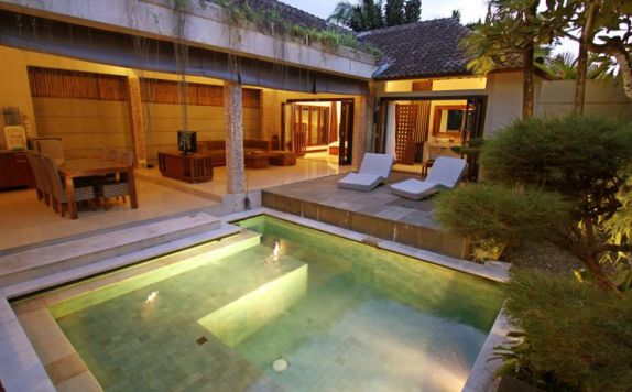 swimming pool di Grand Akhyati Villas and Spa