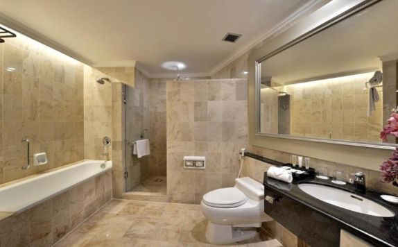Bathroom di Grand Aquila Hotel