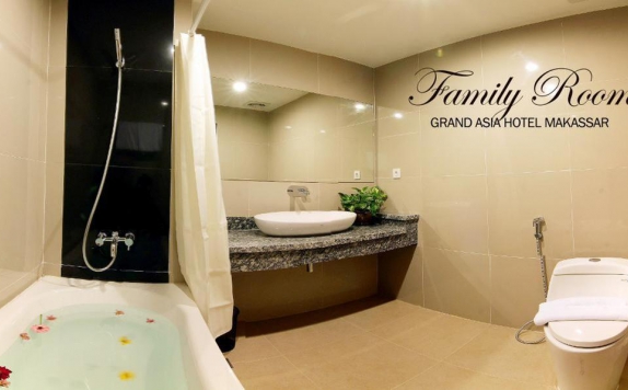 Bathroom di Grand Asia Hotel Makassar