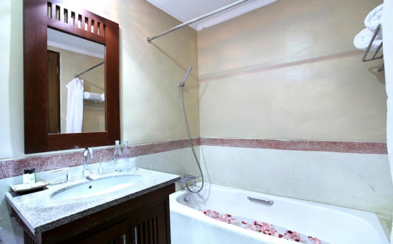 Bathroom di Grand Bali Villa