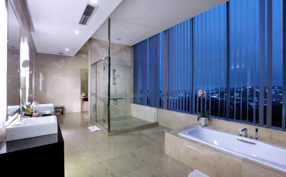 bathroom di Grand Candi Hotel