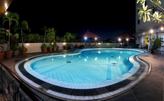 Swimming pool di Grand Cempaka Hotel Jakarta