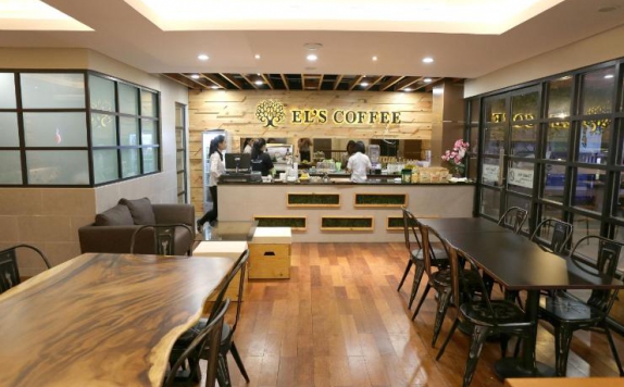 Coffee Shop di Grand Citihub Hotel @Kartini