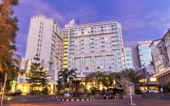 Front view di Grand Clarion Hotel and Convention Makassar