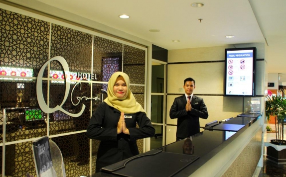 Receptionist di Grand Dafam Q Hotel Banjarbaru DHM Syariah