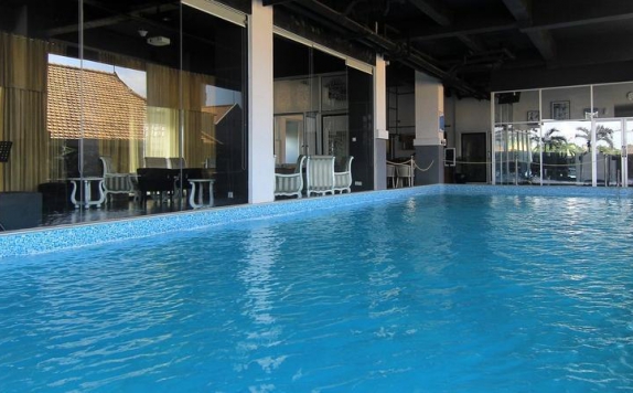 Swimming Pool di Grand Darmo Suite
