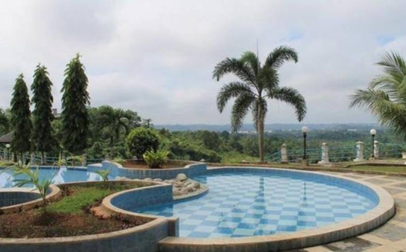 Swimming Pool di Grand Elty Singgasana Hotel