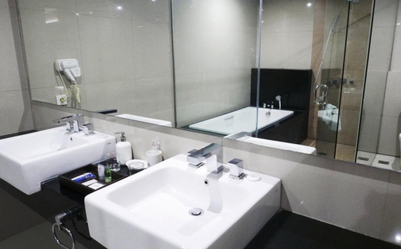 Bathroom di Grandia Hotel