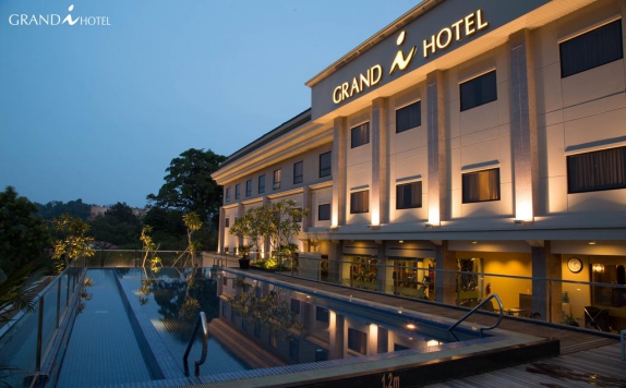 Swimming pool di Grand I Hotel Batam