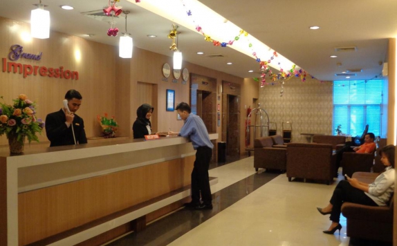 Receptionist di Grand Impression Hotel