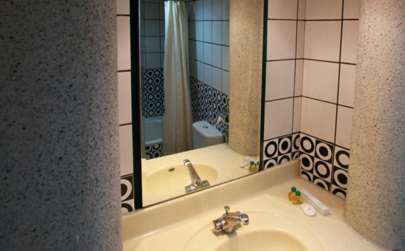Bathroom di Sofyan Inn Grand Kalimas Hotel Syariah