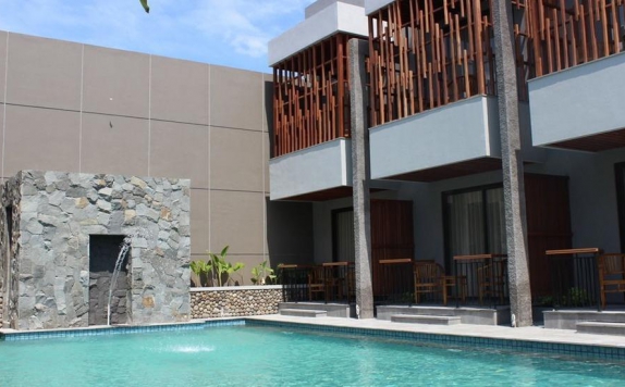 swiming pool di Grand Laguna Hotel And Villa