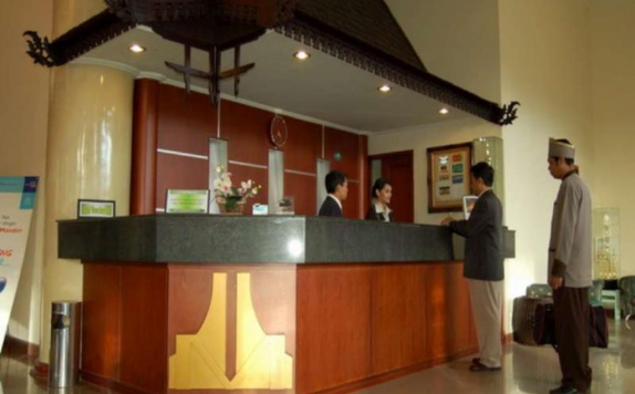 receptionist di Grand Mentari Hotel