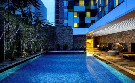Swimming pool di Grand Mercure Jakarta Harmony