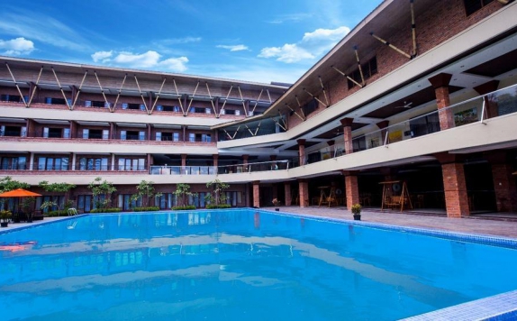 Swimming Pool di Grand Mulya Bogor Resort & Convention Hotel