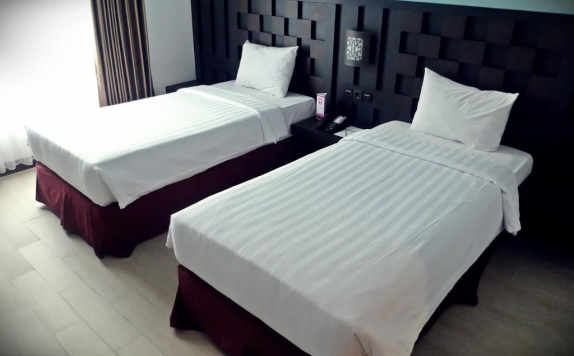 guest room twin bed di Grand Orchid Yogyakarta