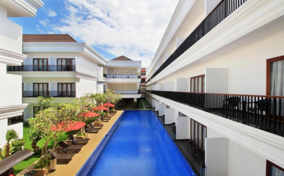 swimming pool di Grand Palace Hotel Sanur