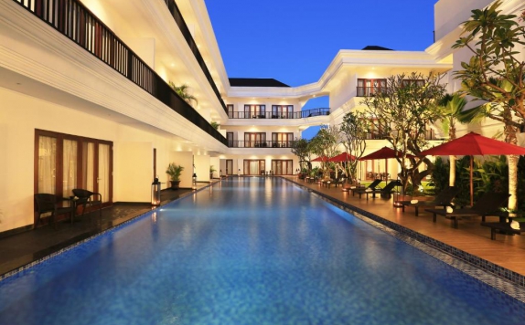 swimming pool di Grand Palace Hotel Sanur