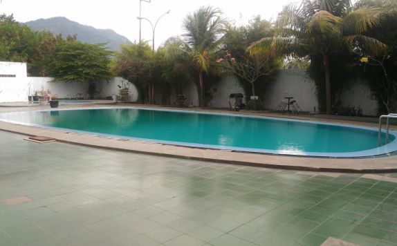 Swimming Pool di Grand Royal Taliwang
