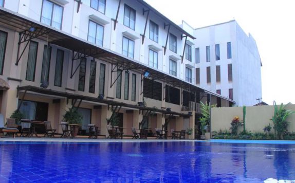 Swimming Pool di Grand Santhi