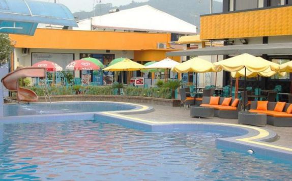 swimming pool di Grand Sari Hotel