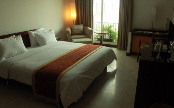 Bedroom di Grand Surya Hotel