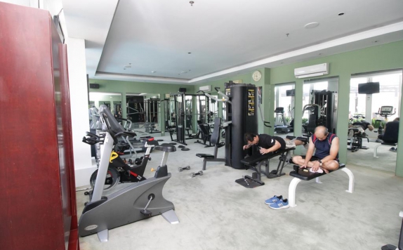 Gym di Grand Surya Hotel