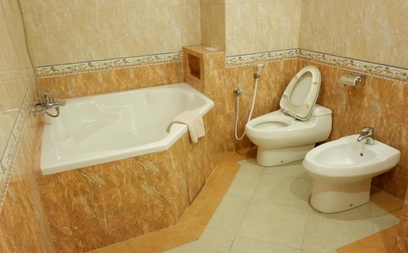 Bathroom di Grand Tiga Mustika