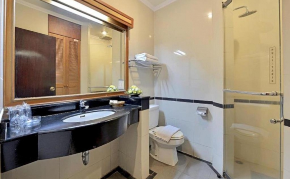 Bathroom di Grand Whiz Hotel Trawas Mojokerto