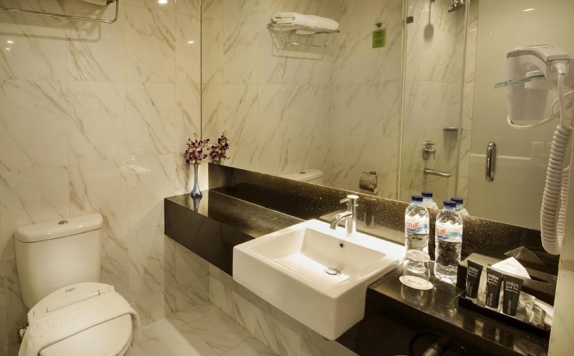 Bathroom di Grand Zuri BSD City