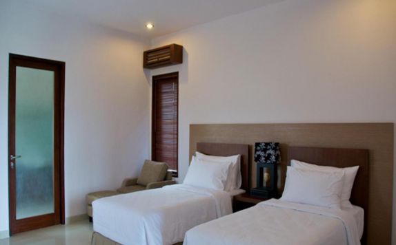 guest room twin bed di Grania Bali Villas