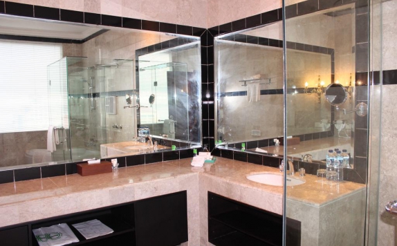 Bathroom di Gran Senyiur Hotel