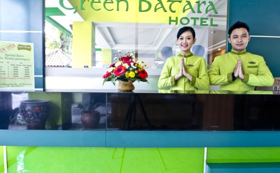 Receptionist di Green Batara Hotel