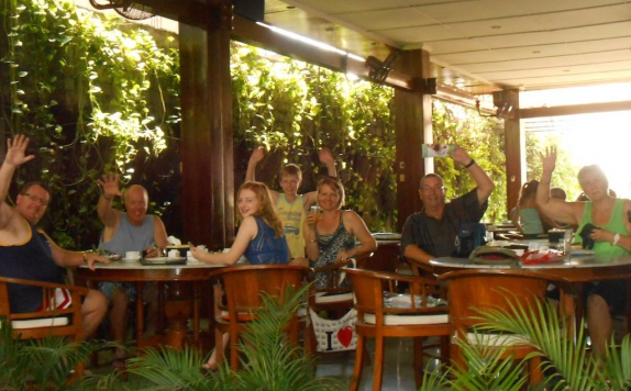 Tampilan Restoran Hotel di Green Garden Hotel Bali