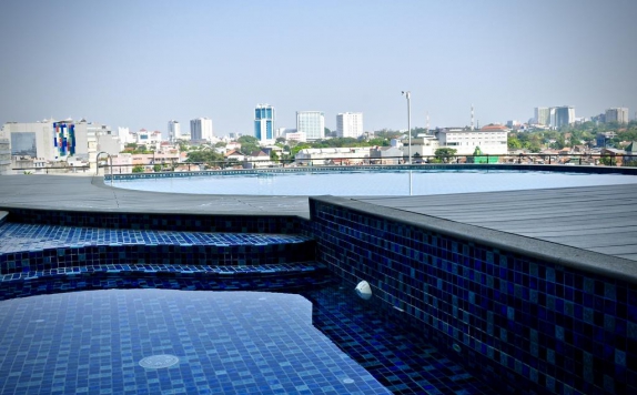 Swimming Pool di Green Kosambi Apartment