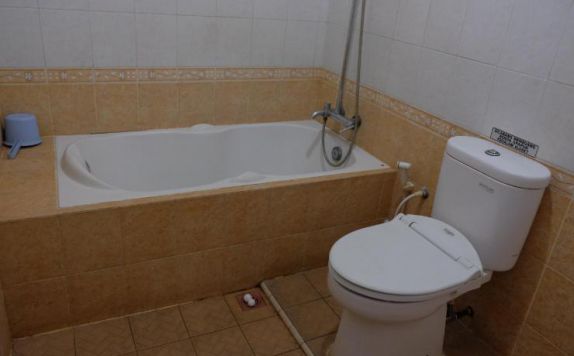 Bathroom di Griya Laksana Hotel