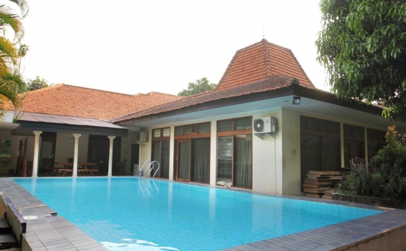 Swimming Pool di Griya Patria Guesthouse