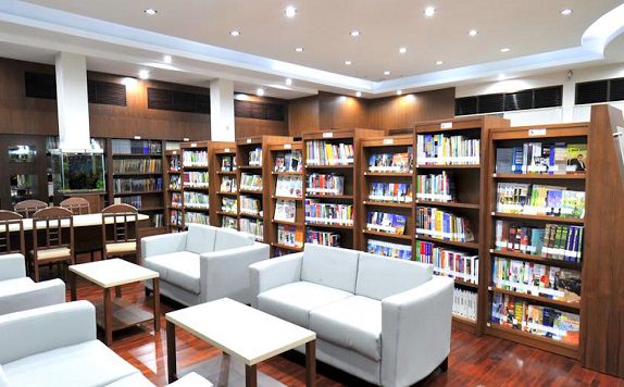 Perpustakaan di Griya Persada Hotel & Resort