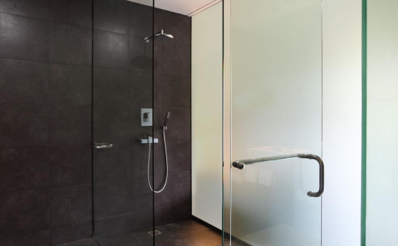bathroom di Griya Santrian Resort & Villas