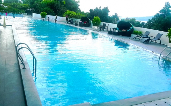 Swimming Pool di Griya Sintesa Manado
