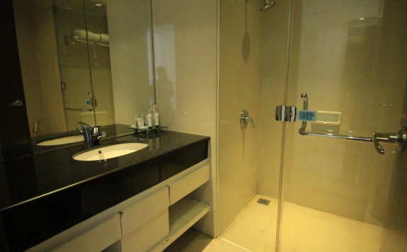 Tampilan Bathroom Hotel di G' Sign Hotel Banjarmasin