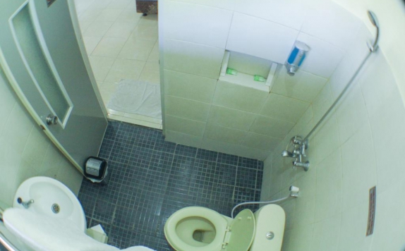 bathroom di Guest House Rumah Wahidin