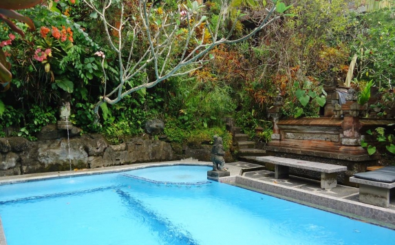 Swimming Pool di Gusti S Garden Bungalows